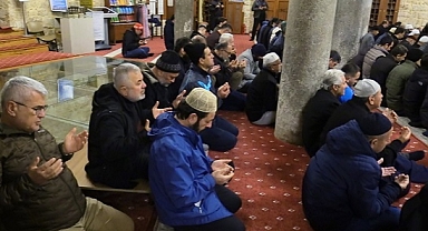 Sabah namazında şehitler için dua edildi