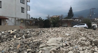 SOKAKLAR MOLOZA TESLİM