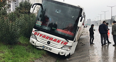 Yolcu otobüsü ile tır çarpıştı