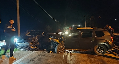 2 otomobilin çarpıştığı kazada 2 kişi yaralandı
