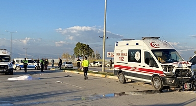 Ambulans ile çarpışan motosikletin sürücüsü öldü