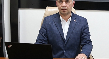 Depremde anne ve babalarını kaybeden başhekim kardeşler, afetzedelere hizmet veriyor