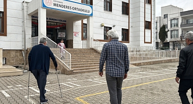 DEPREMZEDE MÜDÜR GÖREVİNE DÖNDÜ
