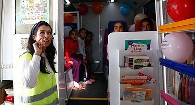 DEPREMZEDE ÖĞRENCİLERE ÜCRETSİZ DERS VERİYORLAR