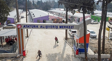 Hatay'da prefabrik çarşıya taşınan depremzede esnaf geleceğe umutla bakıyor