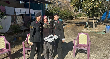 Jandarmadan depremde hayatını kaybeden askerlerin ailelerine ziyaret