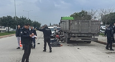 Park halindeki tıra çarpan motosiklet sürücüsü hayatını kaybetti