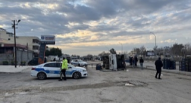 Tarım işçilerini taşıyan midibüsün devrilmesi sonucu 15 kişi yaralandı