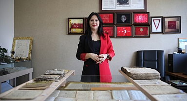 3 yıldır topladığı tarihi eşyaları çalıştığı okulda sergileyecek
