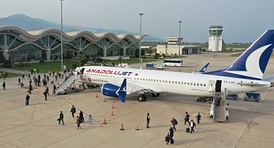 Depremin Ardından Havaalanına 3 Yolcu Uçağı İndi