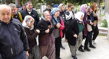 Evde çıkan yangında ölen çiftin cenazesi defnedildi