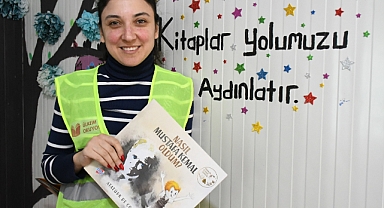Gönüllü sağlık çalışanı depremlerden sonra Hatay'a 19 kütüphane kazandırdı