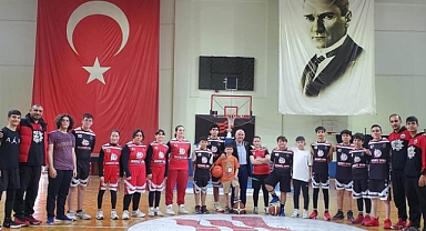 İYİP’Lİ NAZMİ CEYLAN SPORCULARIN YANINDA