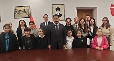 KAYMAKAM KİTAPSEVERLERİ AĞIRLADI