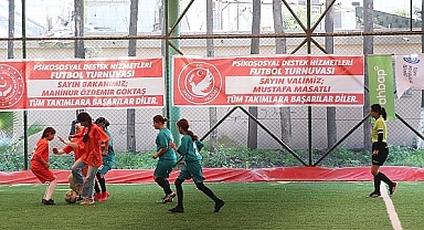 KONTEYNER KIZ FUTBOL TURNUVASI SÜRÜYOR