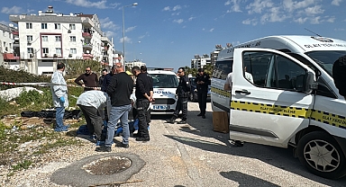 Yol kenarında kadın cesedi bulundu