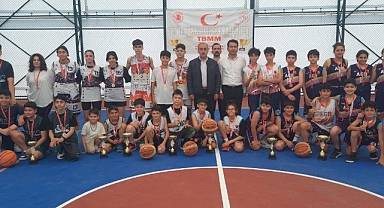 23 Nisan Tek Pota Basketbol Turnuvası Ödülleri Verildi