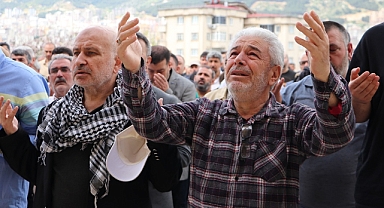Gazze’de hayatını kaybedenler için gıyabi cenaze namazı kılındı