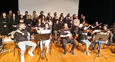 HATAYLI OKULDAN TÜRKİYE’DE BİR İLK “ATA’NIN SESİNE ORKESTRAYLA EŞLİK”