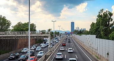 Motorlu kara taşıtları 2022'de 344 milyar kilometre yol katetti