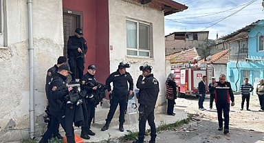 Şizofreni hastasını kontrol altına almaya çalışan 4 polis hastanelik oldu