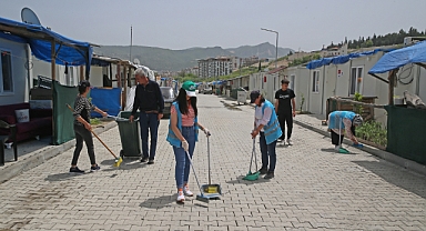 Yaşadıkları Konteyner Kenti Güzelleştirerek Gelir Elde Ediyor