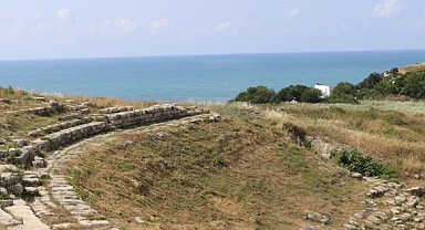 Antik kentteki tiyatro restorasyonla kültürel etkinliklere ev sahipliği yapacak