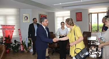 BAŞKAN BAHADIR AMAÇ ZİYARETÇİLERİNİ AĞIRLIYOR