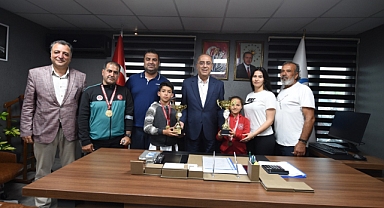 Başkan Yapar, Antakya Belediyesi Karate Takımını Ağırladı