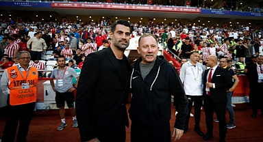DEMİREL ANTALYASPOR’A DOĞRU