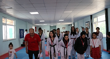 Gençler tekvando il şampiyonası düzenlendi