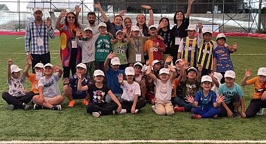 Hataylı Çocuklar Halı Sahada Sanatla Buluşuyor