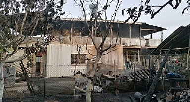 Yangın çıkan 3 yayla evi kullanılamaz hale geldi