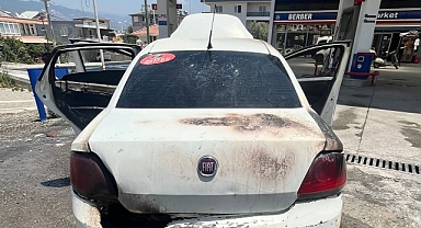 Akaryakıt istasyonundaki otomobilde çıkan yangın söndürüldü