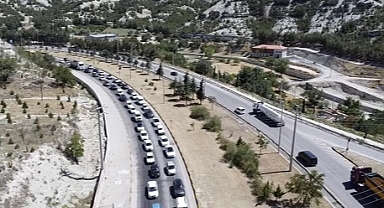 Bayram tatili dönüşü trafik yoğunluğu sürüyor