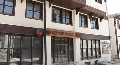 DEPREMDE YIKILMIŞTI AYAĞA KALDIRILIYOR