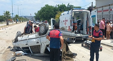 Devrilen otomobildeki 3 kişi yaralandı