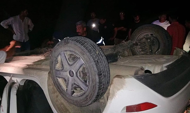 Devrilen Otomobildeki 3 Kişi Yaralandı