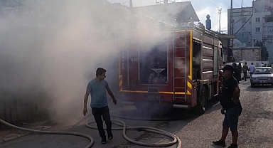 Hatay'da fırının odun deposunda çıkan yangın hasara neden oldu