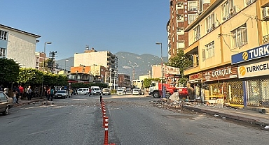 Hatay'da patlama meydana gelen bina ve çevresinde hasar oluştu