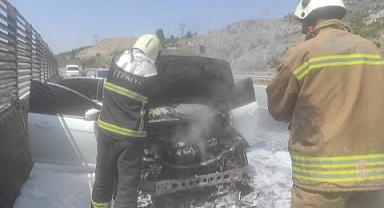 Hatay'da seyir halindeki otomobil yandı