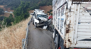 Kamyonla hafif ticari aracın çarpışması sonucu 5 kişi yaralandı