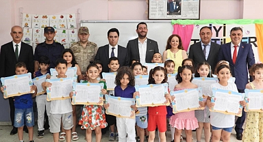 Kaymakam Dündar, Öğrencilerin Karne Heyecanına Ortak Oldu