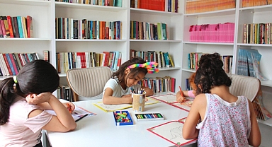 Konteyner Kente Kurulan Kütüphane 2 Bin Kitapla Donatıldı