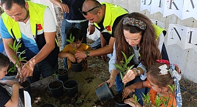 Minikler Fidan Dikerek Çevre Haftasını Kutladı
