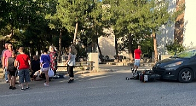 Motosiklet ile otomobil çarpıştı