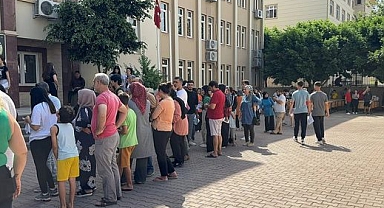 Öğrenciler Sınavda, Veliler Dışarda Terledi