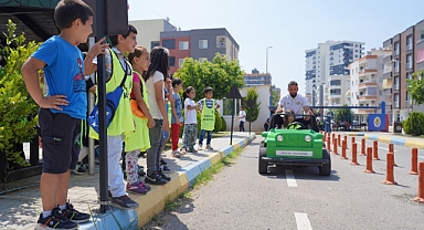 Öğrencilere trafik eğitimi veriliyor