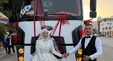 Şoför kullandığı tırı gelin aracı yaptı