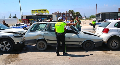 Zincirleme Trafik Kazasında 4 Araçta Hasar Oluştu